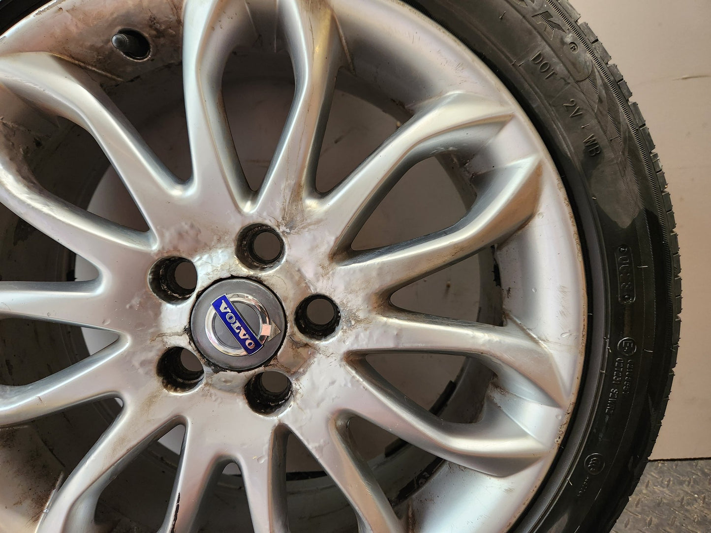 Volvo C30 MK1 (MK) 17" Alloy Wheel with Tyre 205/50/17 ~5mm