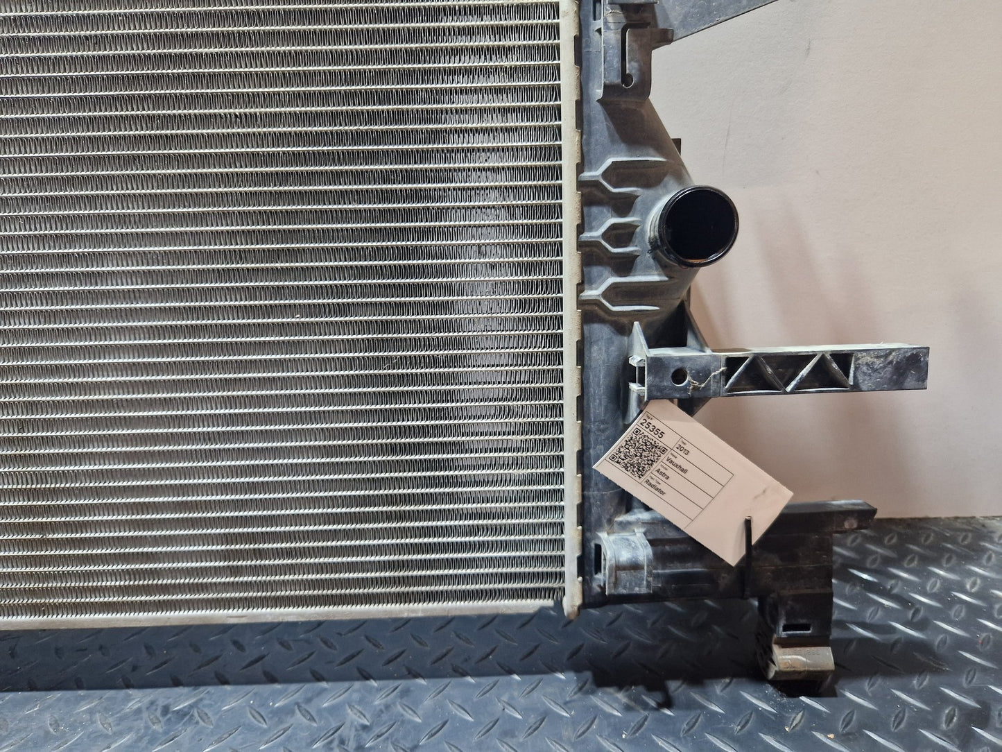 Vauxhall Astra 1.4L Petrol 74.0kw A14XER Genuine Water Coolant Radiator 13281773