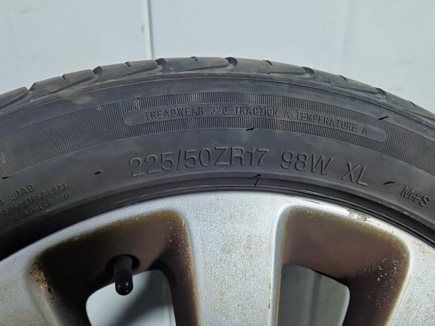 2013 Vauxhall Astra MK6 (J) (A3400) 17" Alloy Wheel with Tyre 225/50/17 ~6mm