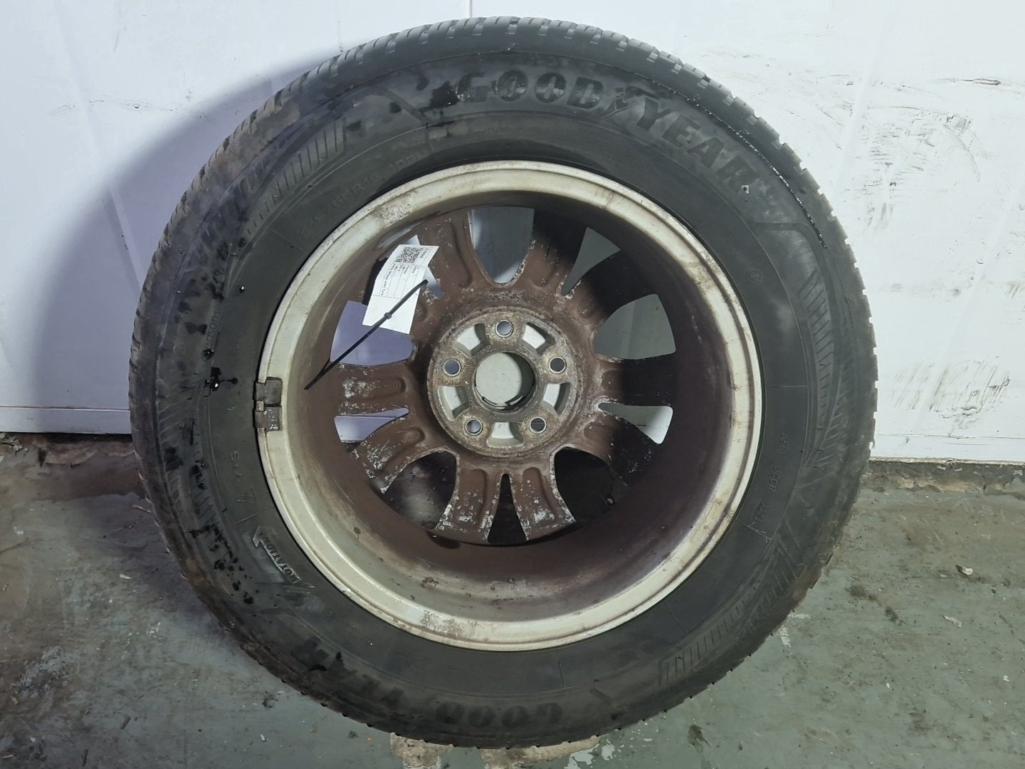 Honda CR-V MK2 (RD88) 16" Alloy Wheel with Tyre ~6mm 215/65/16