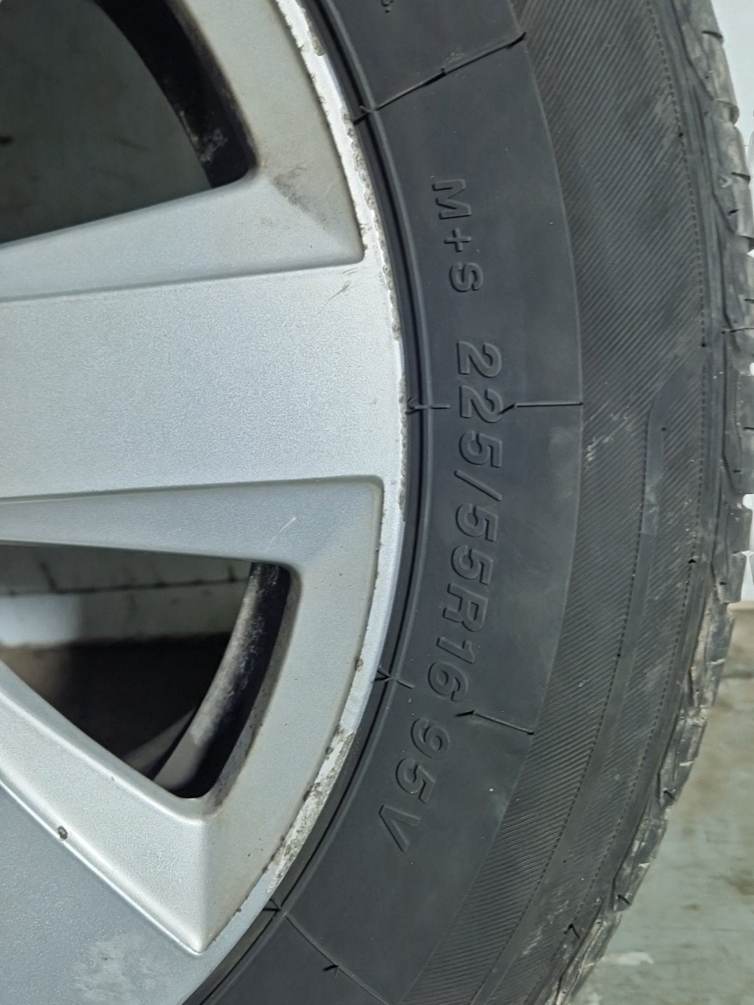 Audi A6 Quattro MK3 (4F)(C6) Alloy Wheel with Tyre 225/55/16 ~5mm 4F0601025AJ