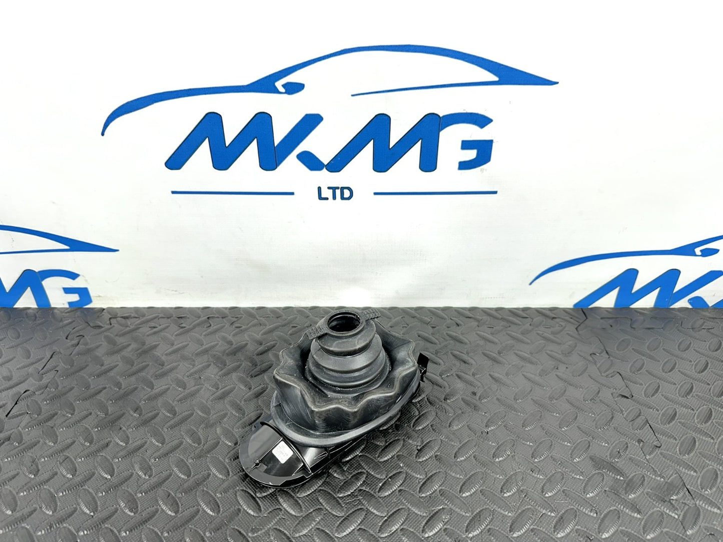16-19 AUDI A4 B9 GENUINE GEARSTICK RUBBER SEAL TRIM 8W0711406