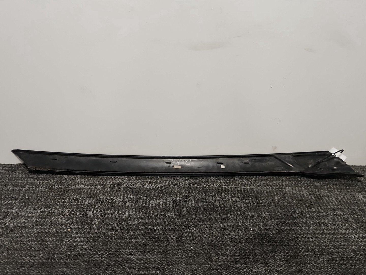 Land Rover Discovery L462 Genuine Right O/S A Pillar Door Moulding HY32-025A52-A