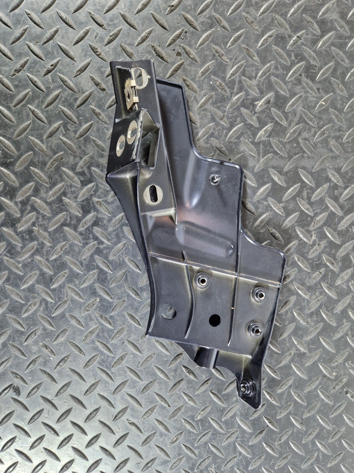 10-17 AUDI A8 4H FRONT LEFT N/S WING FENDER SUPPORT BRACKET MOUNT 4H0821233