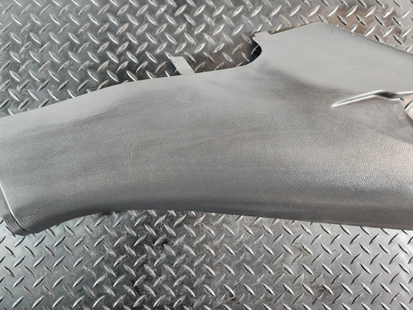 10-18 VW TOUAREG 7P RIGHT DRIVER SIDE REAR INTERIOR TRIM COVER 7P0867766