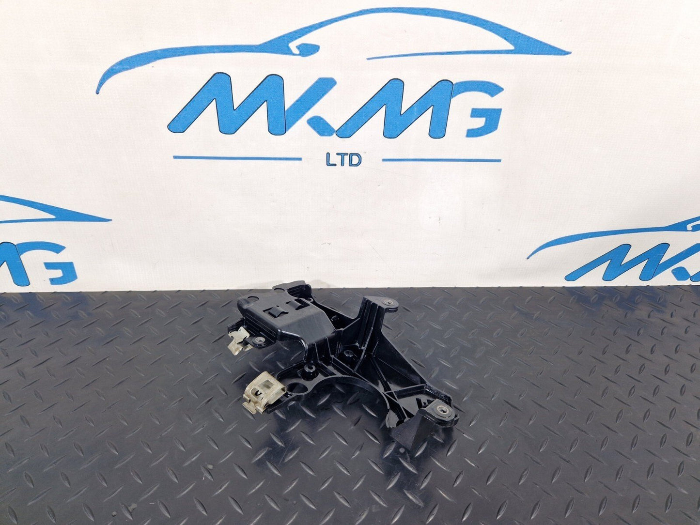 19-ON MERCEDES BENZ B CLASS W247 SUPPORT MOUNT HOLDER BRACKET A6541425400