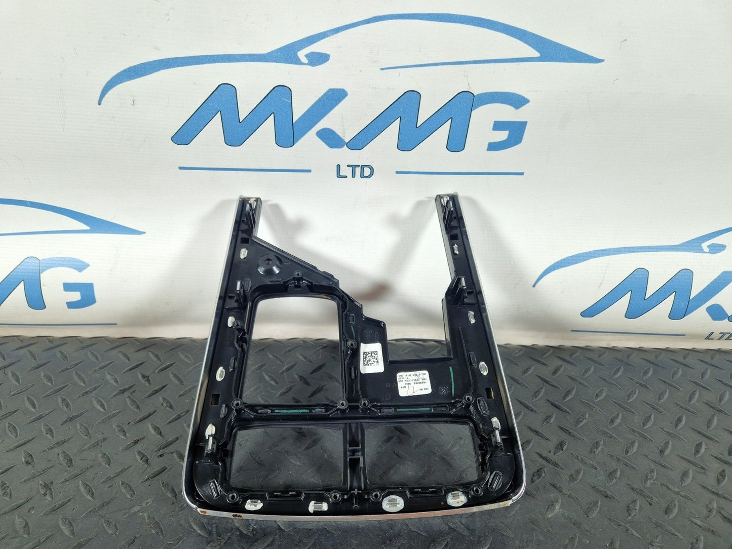 11-19 MERCEDES BENZ ML W166 GENUINE OEM CENTRE CONSOLE SURROUND TRIM A1666803017