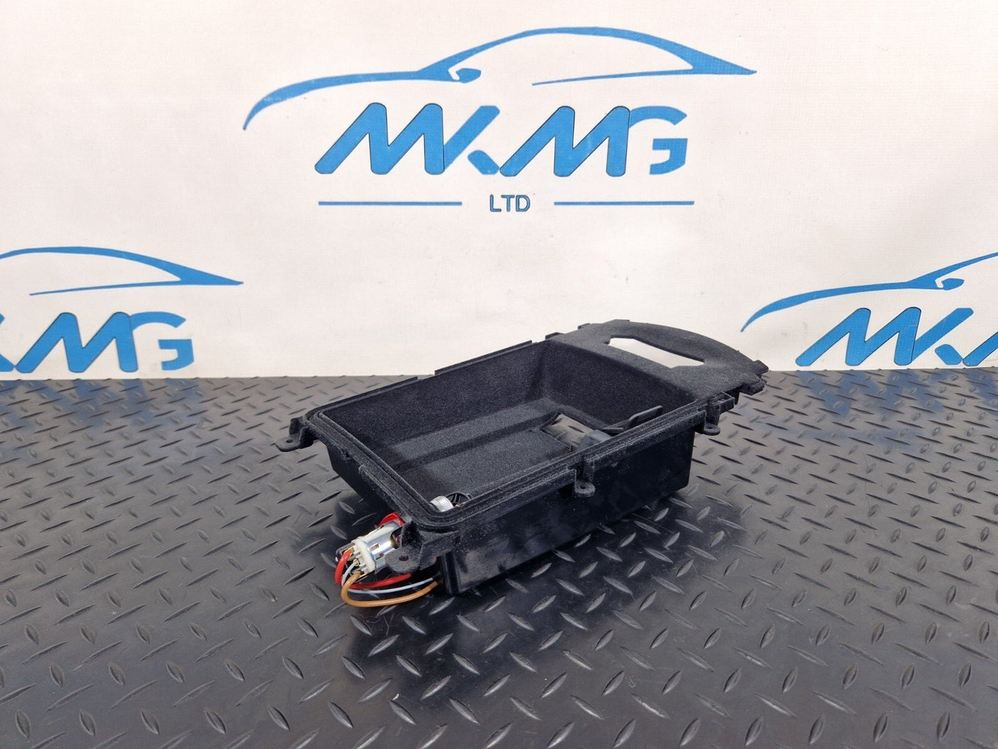 10-18 AUDI A7 4G S-LINE CENTRE CONSOLE STORAGE TRAY MEDIA INTERFACE 4G0864981C