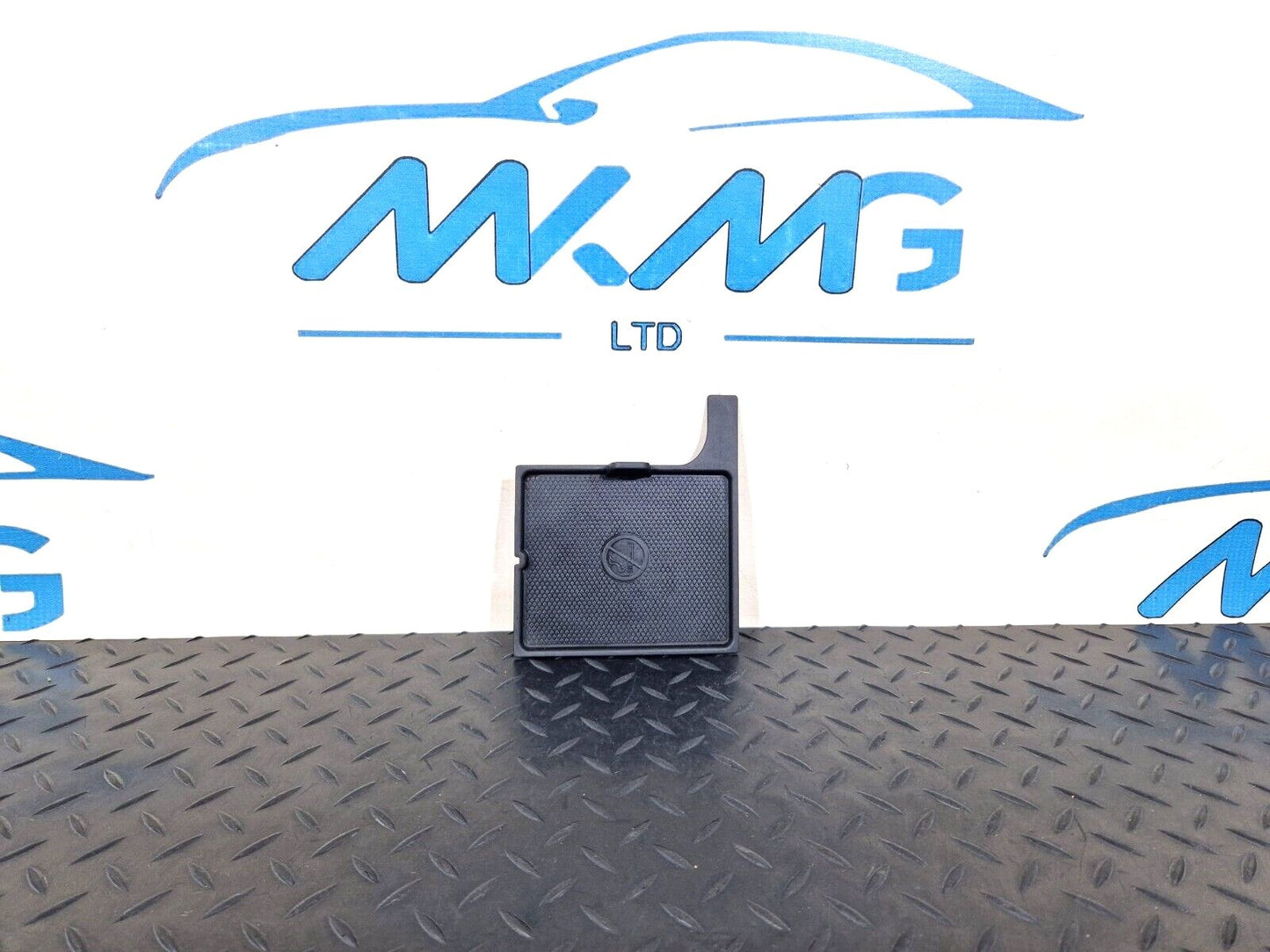 14-21 MERCEDES BENZ C220 W205 CENTRE CONSOLE STORAGE RUBBER TRAY A2056830191