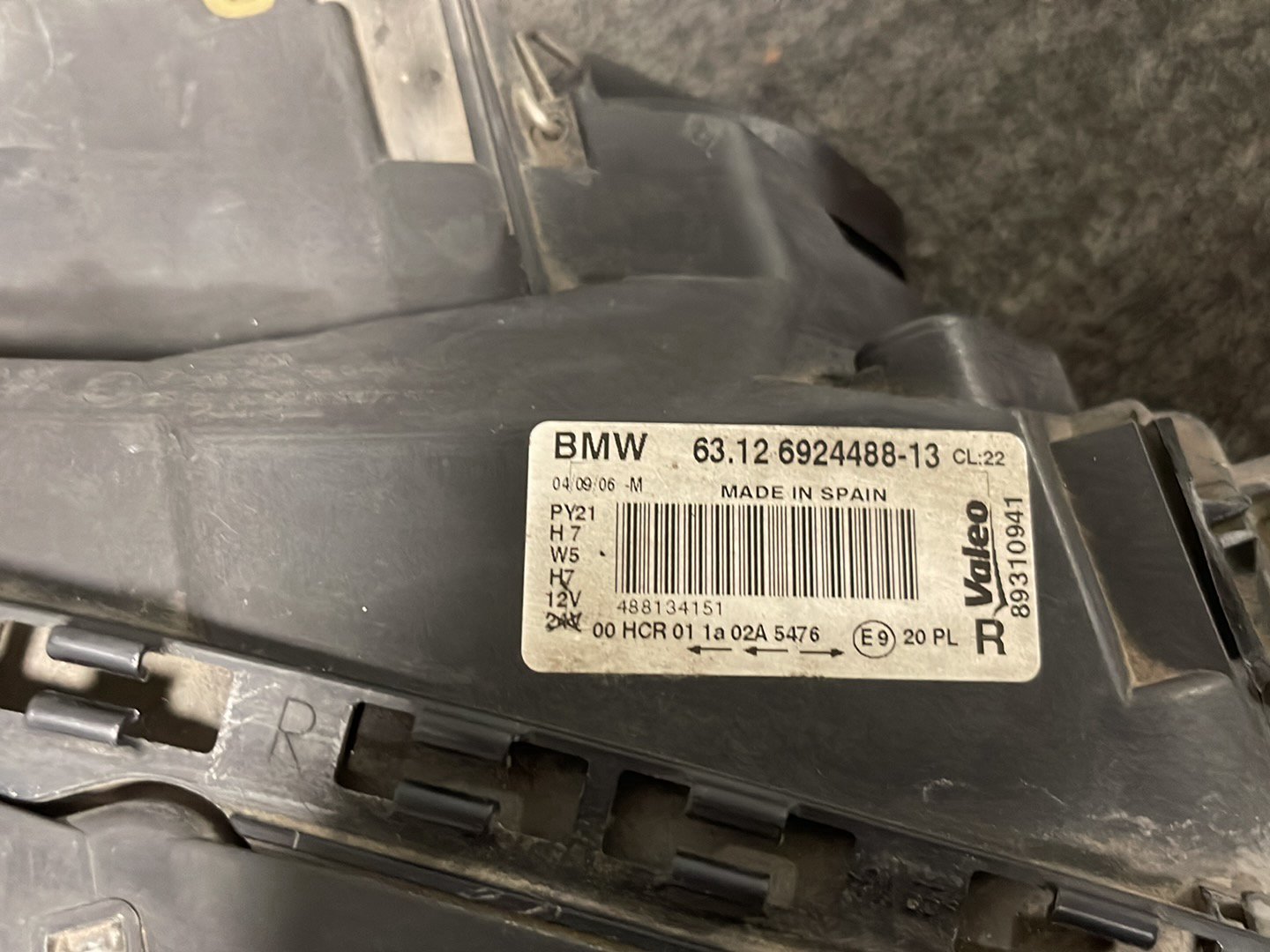 BMW 120i E87 Hatchback Genuine Front Right O/S Driver Headlight 6924488