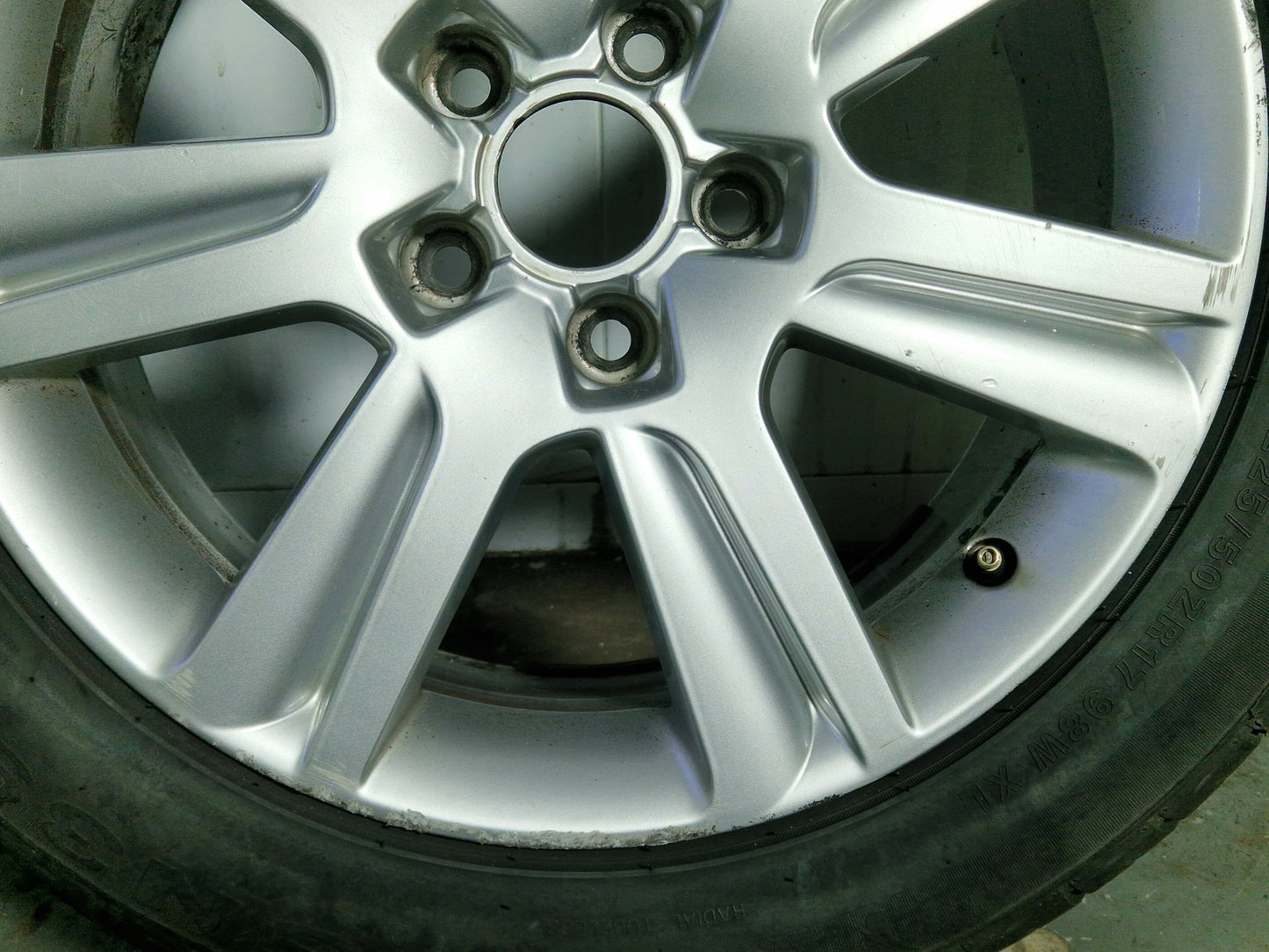 Audi MK4 17" Alloy Wheel with Tyre 225/50/17 ~6mm 8K0601025B