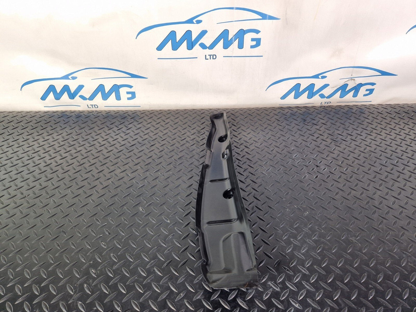16-19 AUDI A4 B9 GENUINE FRONT RIGHT DRIVER SIDE WING FILLER INSULATOR 8W0821112