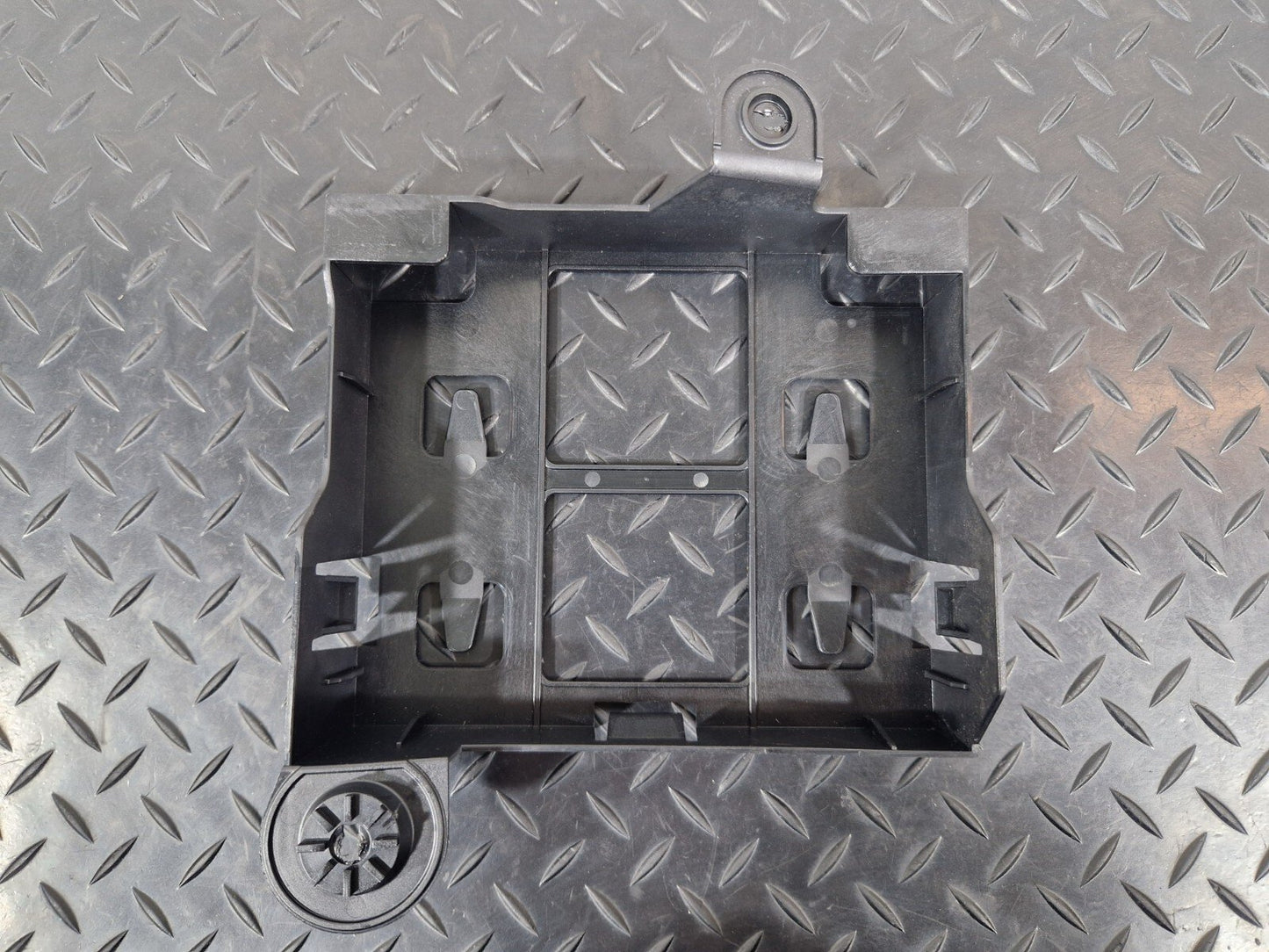 15-18 AUDI A7 4G GENUINE OEM BRACKET MOUNT TRIM 4G8907368