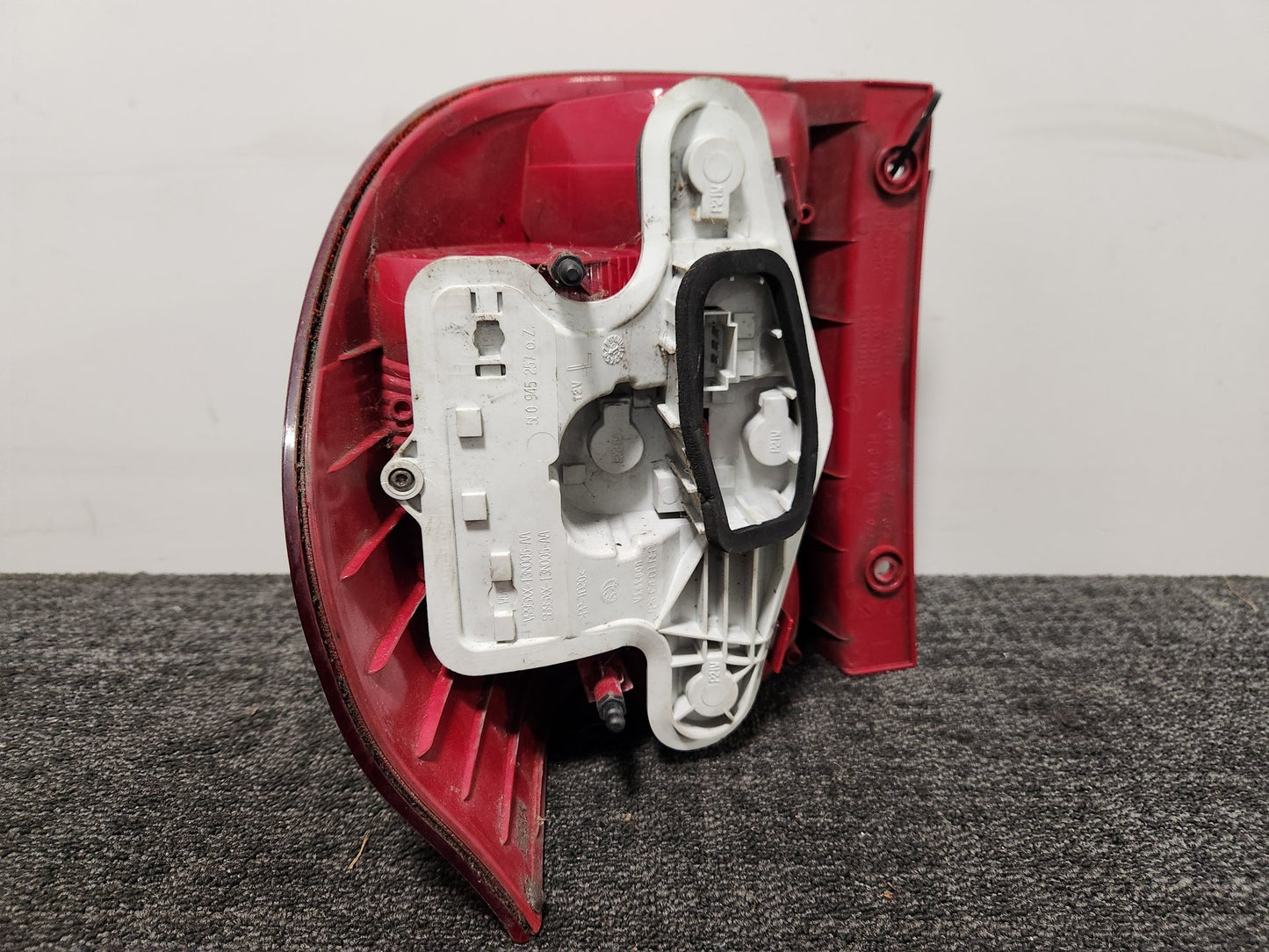 2010 Skoda Yeti MK1- 5L Genuine Rear Left N/S Tail Light 5L0945095 5L0945111