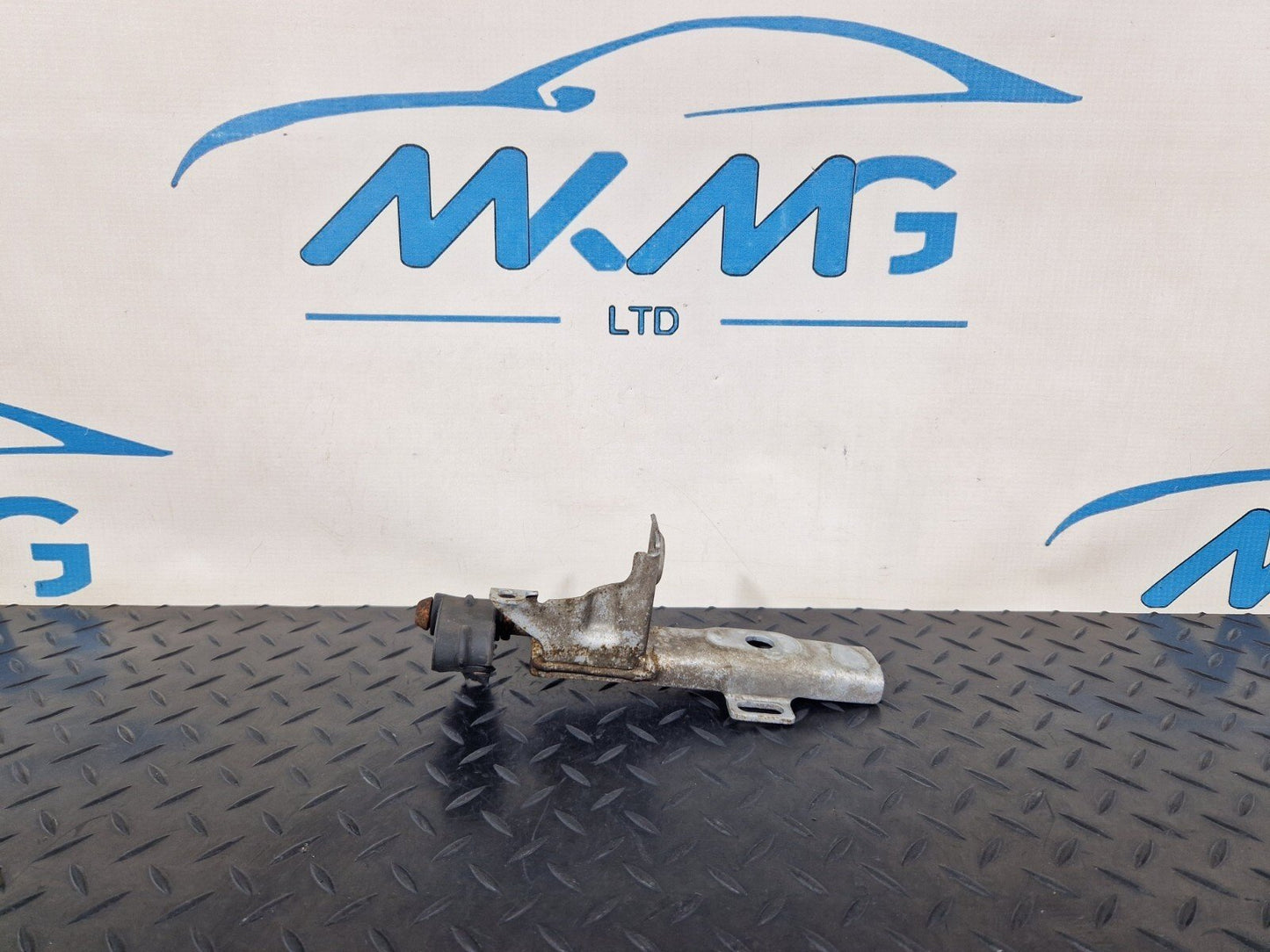 14-21 MERCEDES C220d W205 EXHAUST PIPE MOUNT HOOK BRACKET HOLDER A2054902440