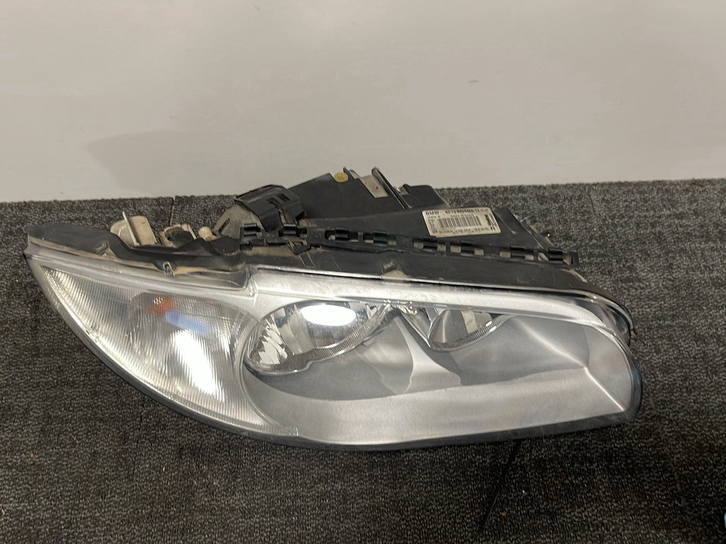 BMW 120i E87 Hatchback Genuine Front Right O/S Driver Headlight 6924488