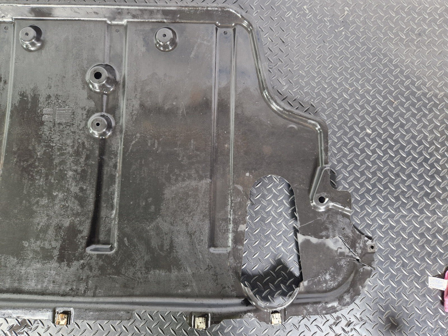 14-20 MERCEDES GLA 200 X156 REAR BOOT UNDERTRAY SHIELD A1776901202 DAMAGED