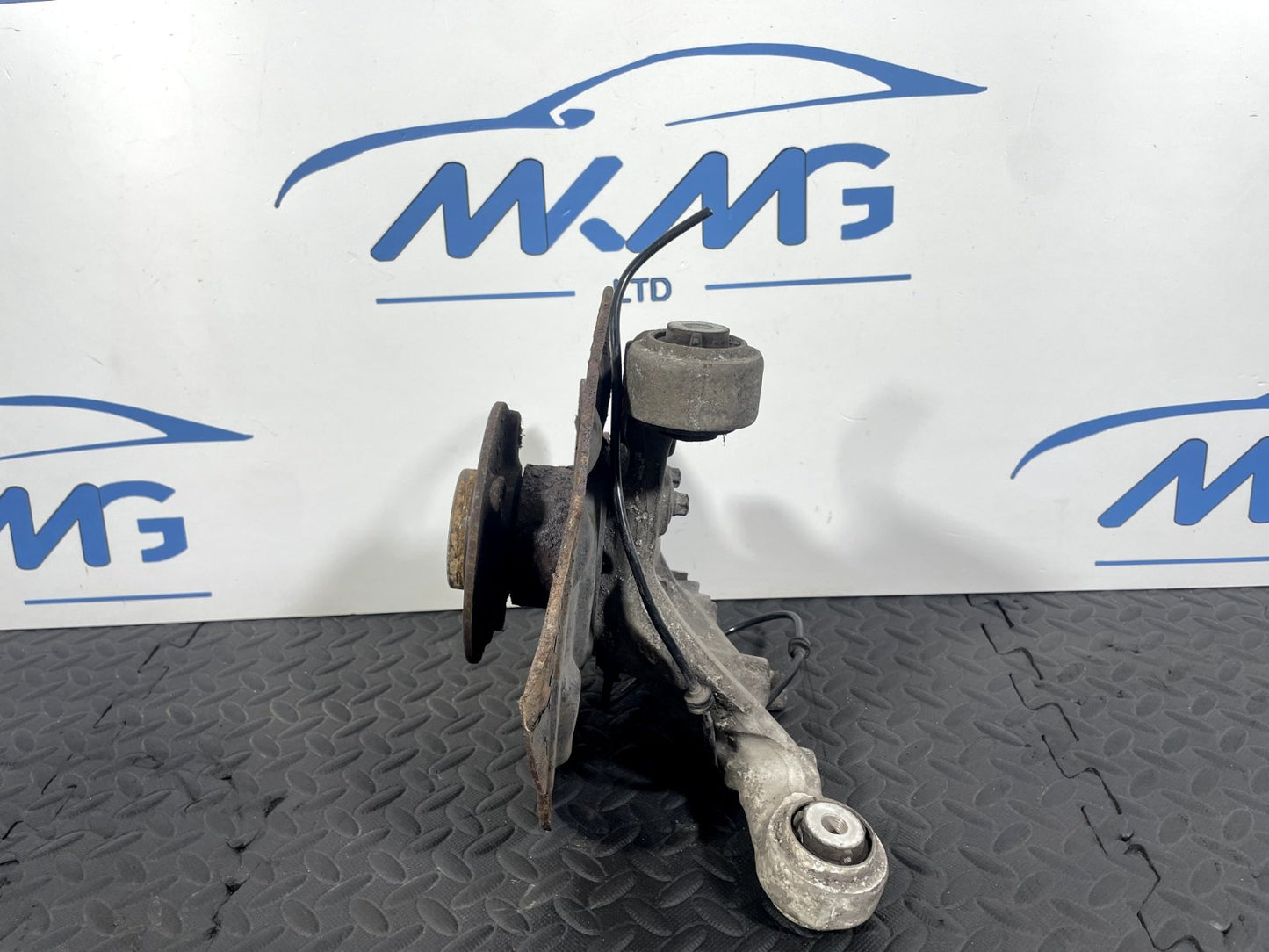 12-18  MERCEDES A B CLA W176 W246 C117 REAR PASSENGER SIDE WHEEL HUB A2460306