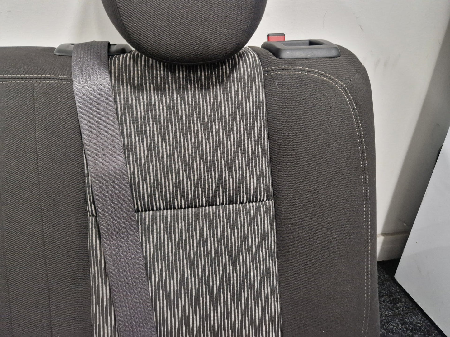 Vauxhall Mokka MK1 (G1U0) SUV Rear Centre Passenger Seat Backrest &amp; Seat Belt