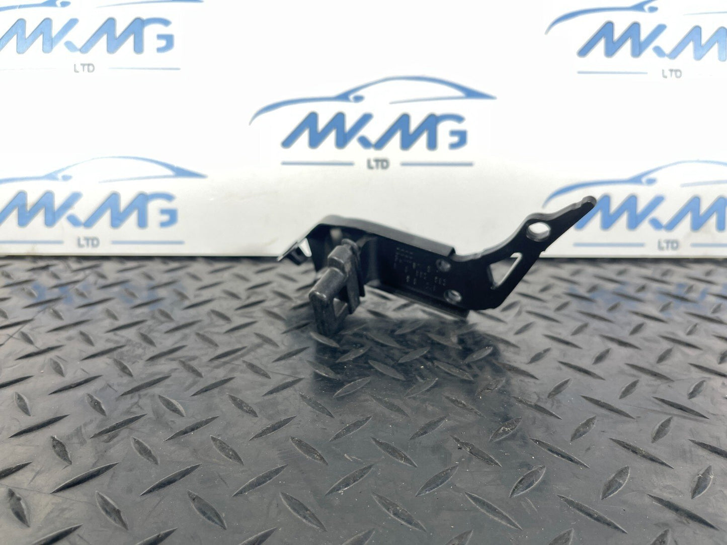 16-19 AUDI A4 B9 GENUINE Parcel shelf load cover mount bracket 8W9863583