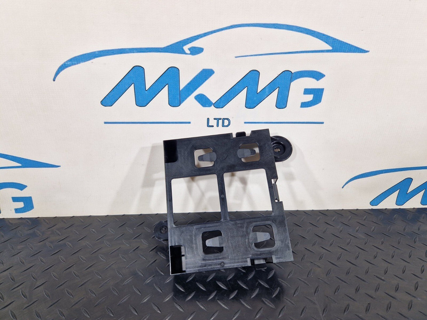 10-18 AUDI A7 4G S-LINE GENUINE OEM BRACKET MOUNT TRIM 4G8907368