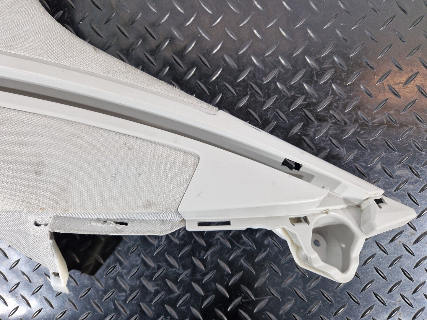 16-19 AUDI A4 B9 AVANT GENUINE REAR RIGHT SIDE D-PILLAR TRIM COVER 8W9867246