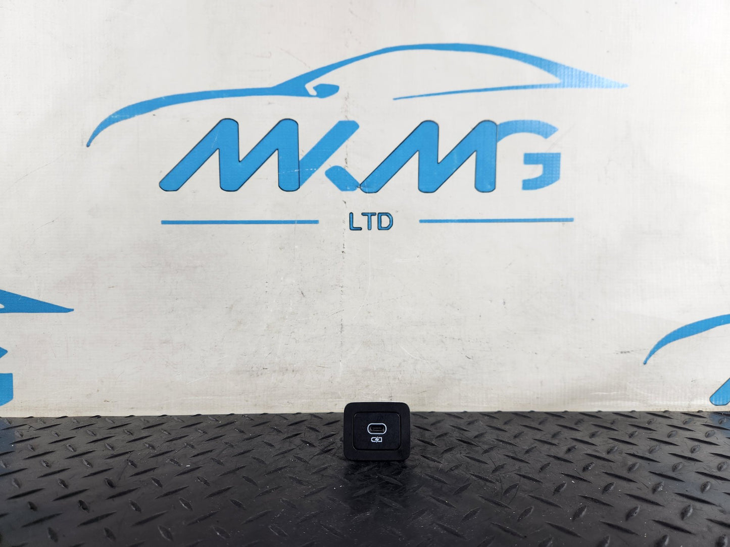 Land Rover Range Rover Evoque L551 SUV USB-C Port Socket R8A2-19010-AB