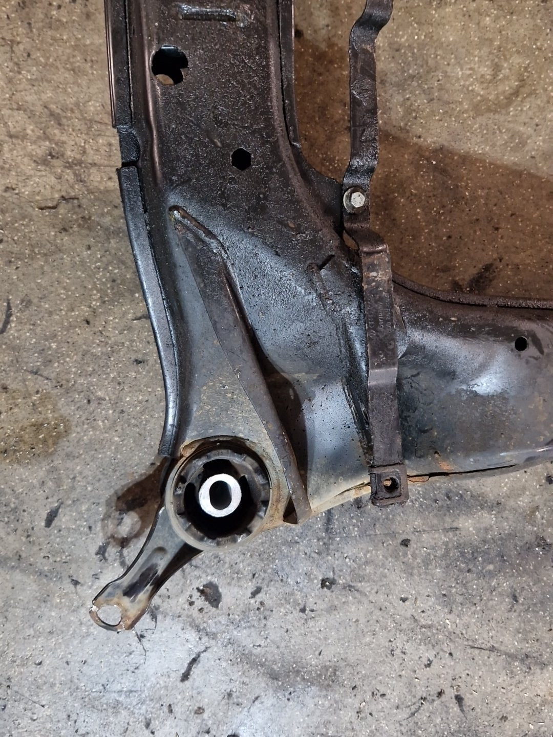 2006 Audi A4 B7 Genuine Front Axle Support Carrier Subframe 8E0399313BD