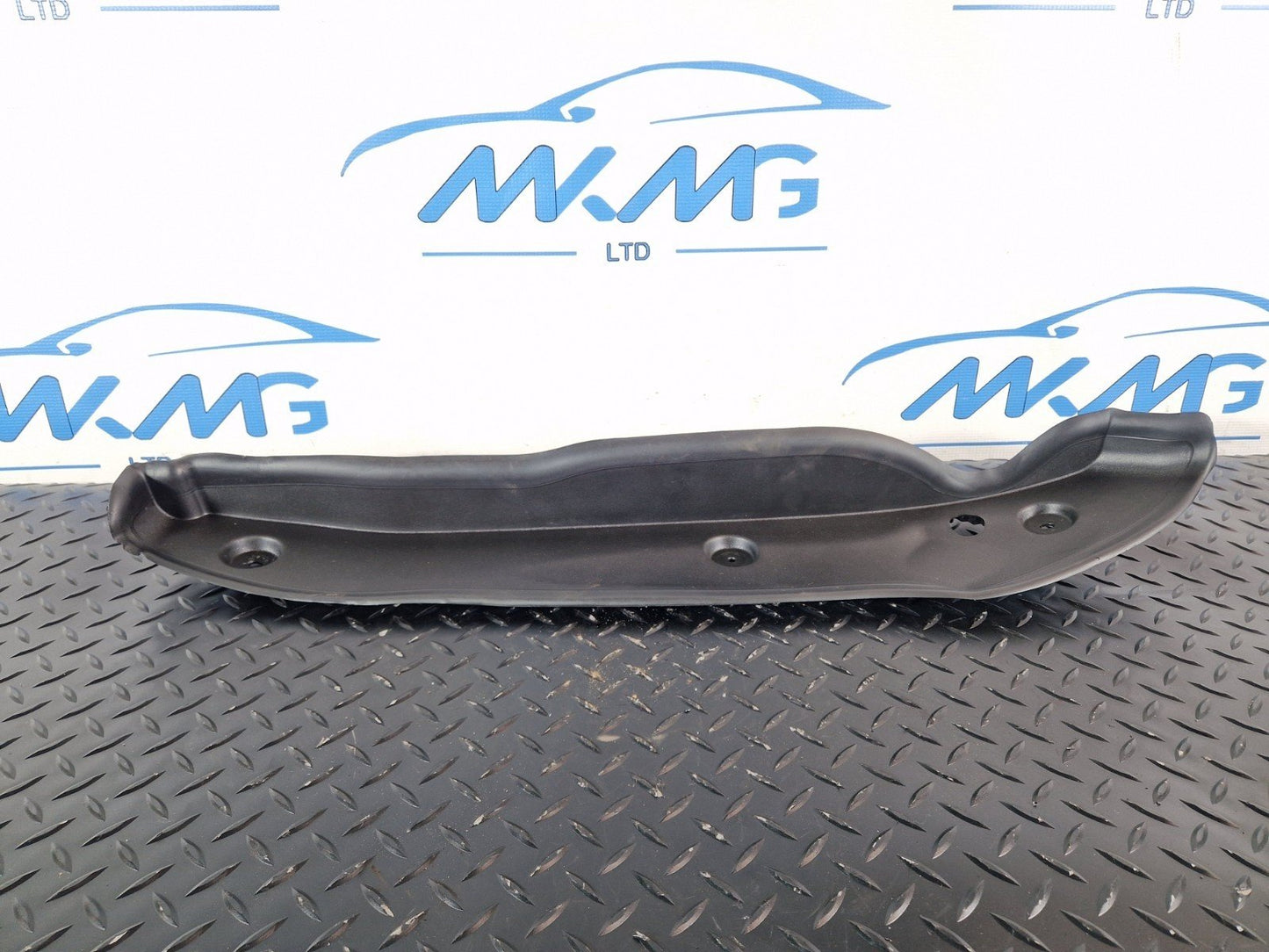 11-19 MERCEDES BENZ ML W166 FRONT RIGHT O/S WING FENDER COVER SEAL A1668890025