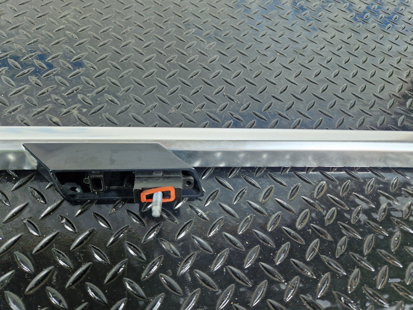 11-19 MERCEDES BENZ ML W166 GENUINE ROOF RACK RAIL A1668900493