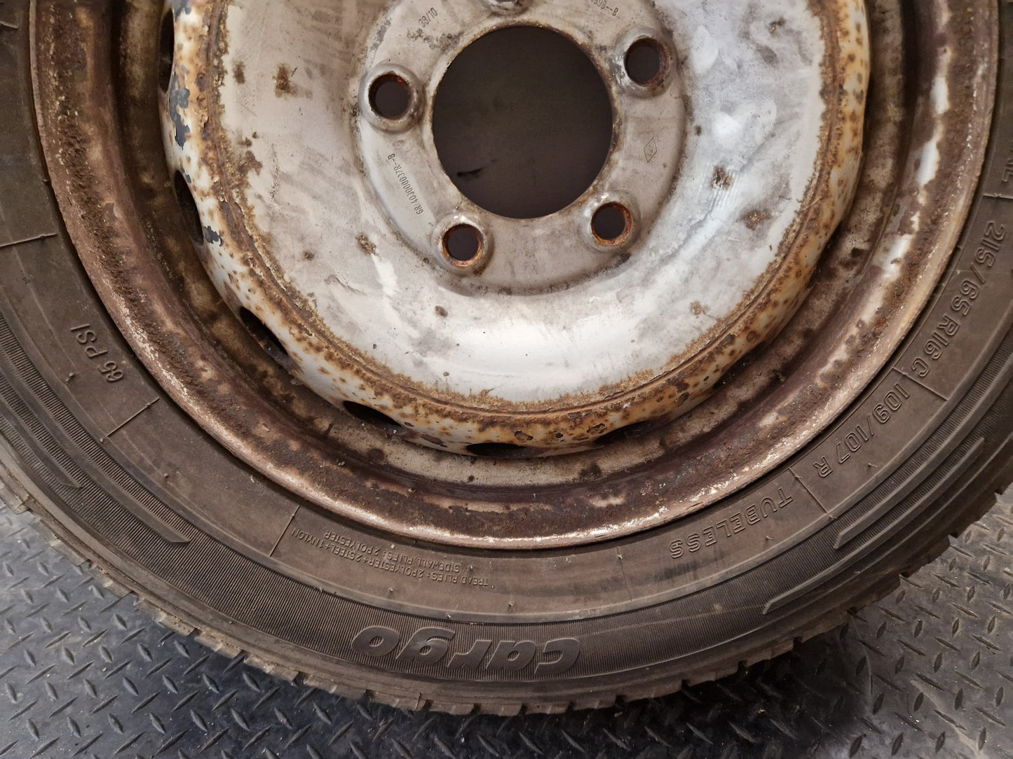 Renault Master MK3 (Ph1) (X62) 16" Alloy Wheel with Tyre 215/65/16 ~7mm