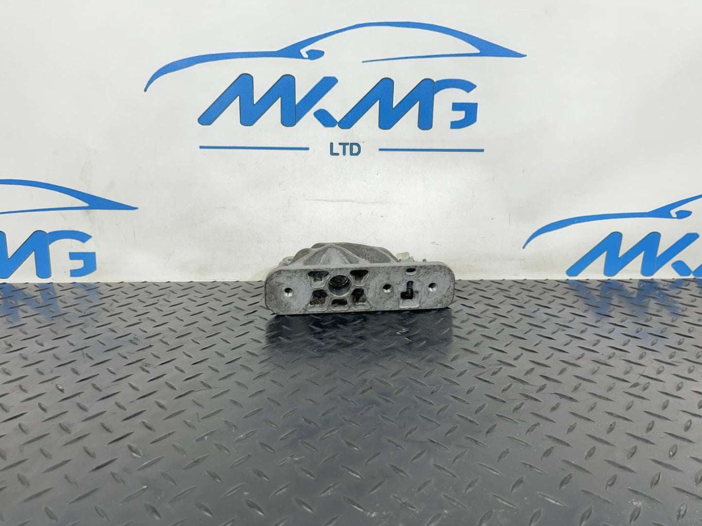 18-ON MERCEDES BENZ A CLASS W177 AMG LINE ENGINE CARRIER BRACKET A6542230004