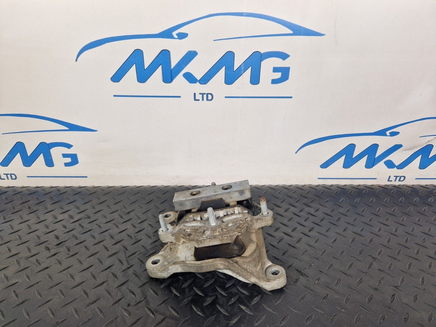 16-19 AUDI A4 B9 MANUAL GEARBOX MOUNT BRACKET 8W0399118B 8W0399156