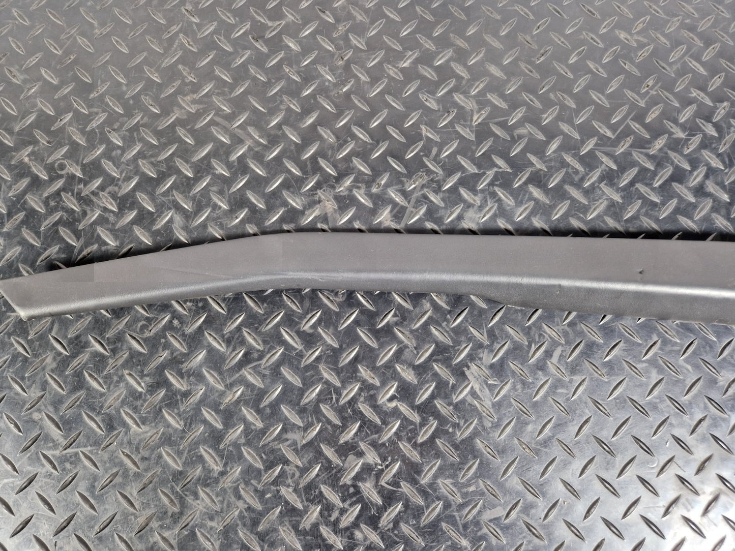 2019-ON  LAND ROVER DISCOVERY L550 LEFT N/S CENTRE CONSOLE TRIM LK72-044E04-B