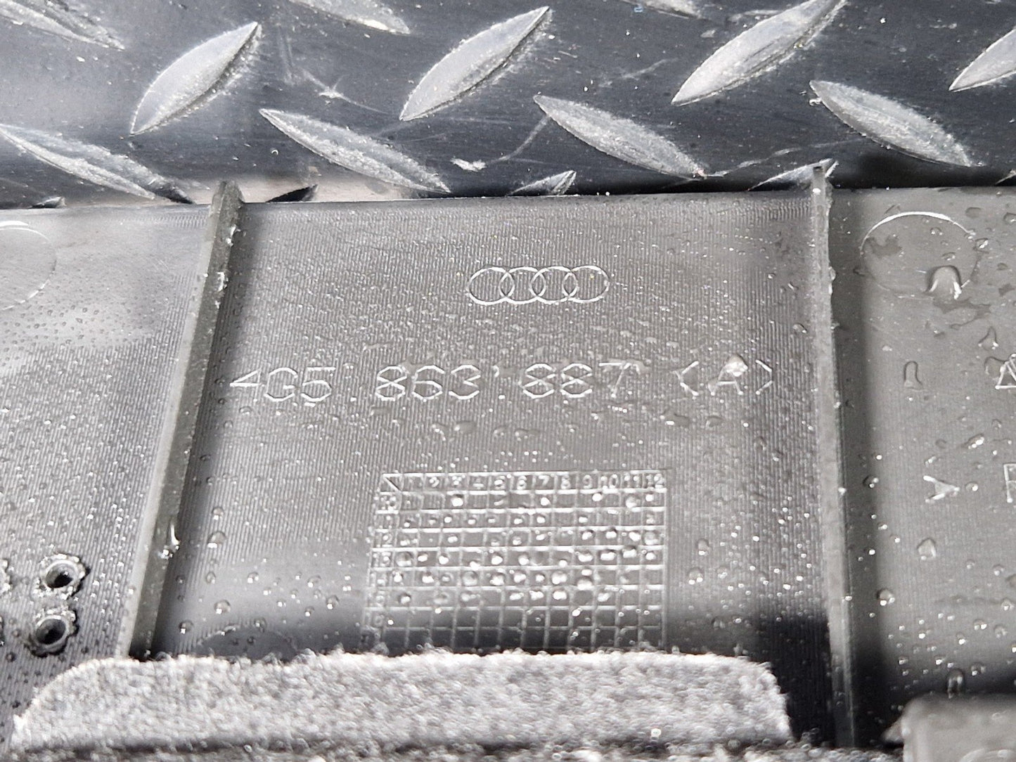 12-18 AUDI A6 C7 GENUINE REAR LEFT SIDE BOOT PANEL COVER 4G5863887D