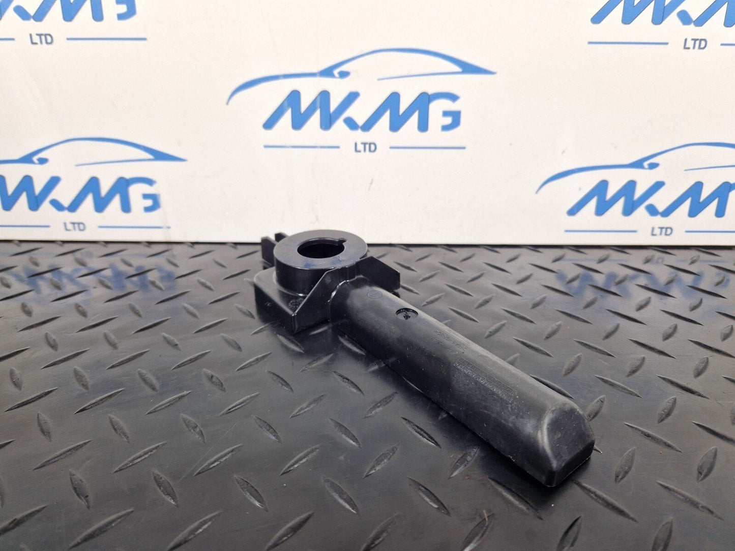 16-23 AUDI S5 COUPE FRONT RIGHT OR LEFT SIDE RADIATOR BRACKET 8W0805201