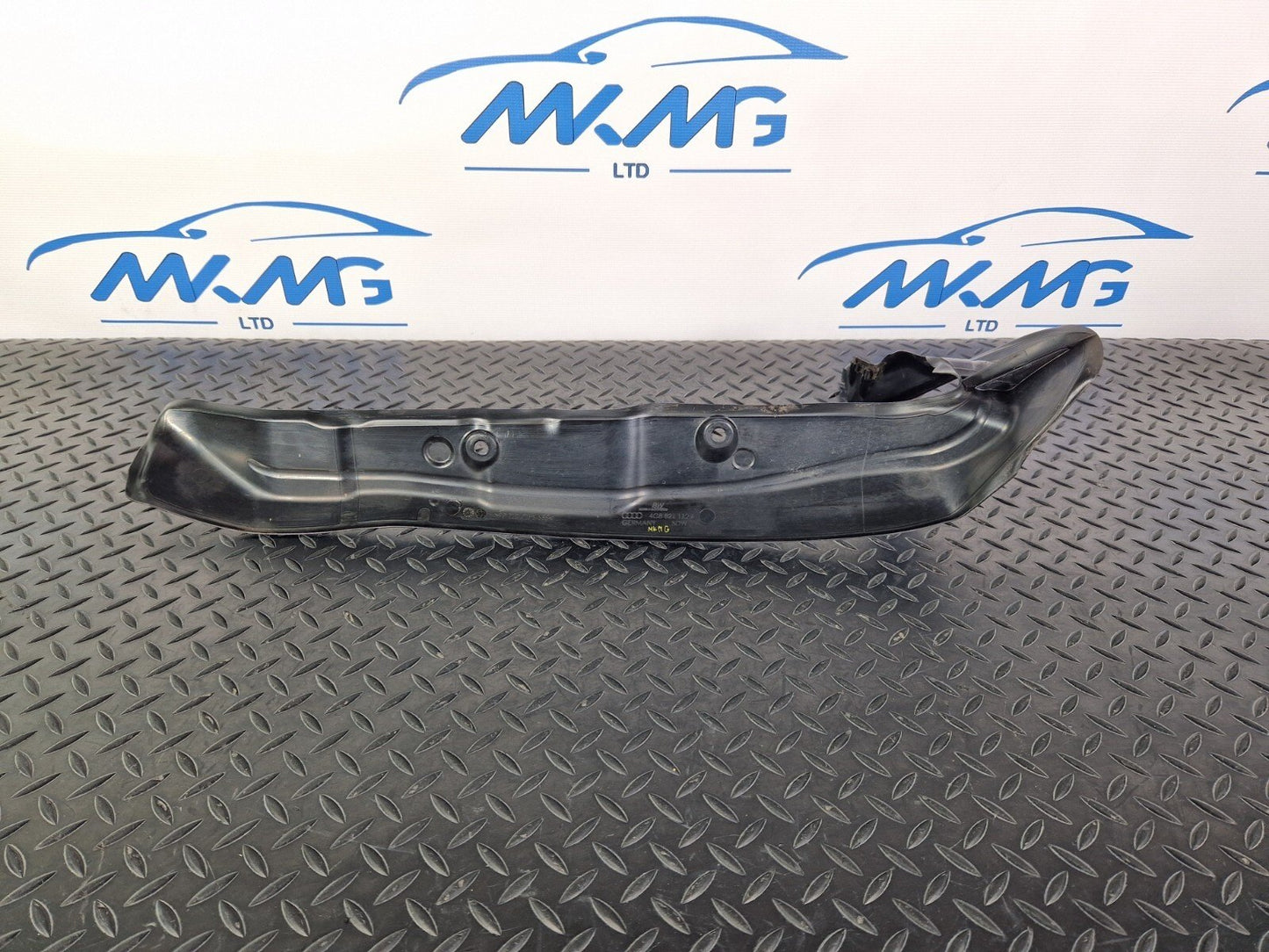 15-18 AUDI A7 4G FRONT RIGHT WING FENDER END SEAL PLATE 4G8821112A