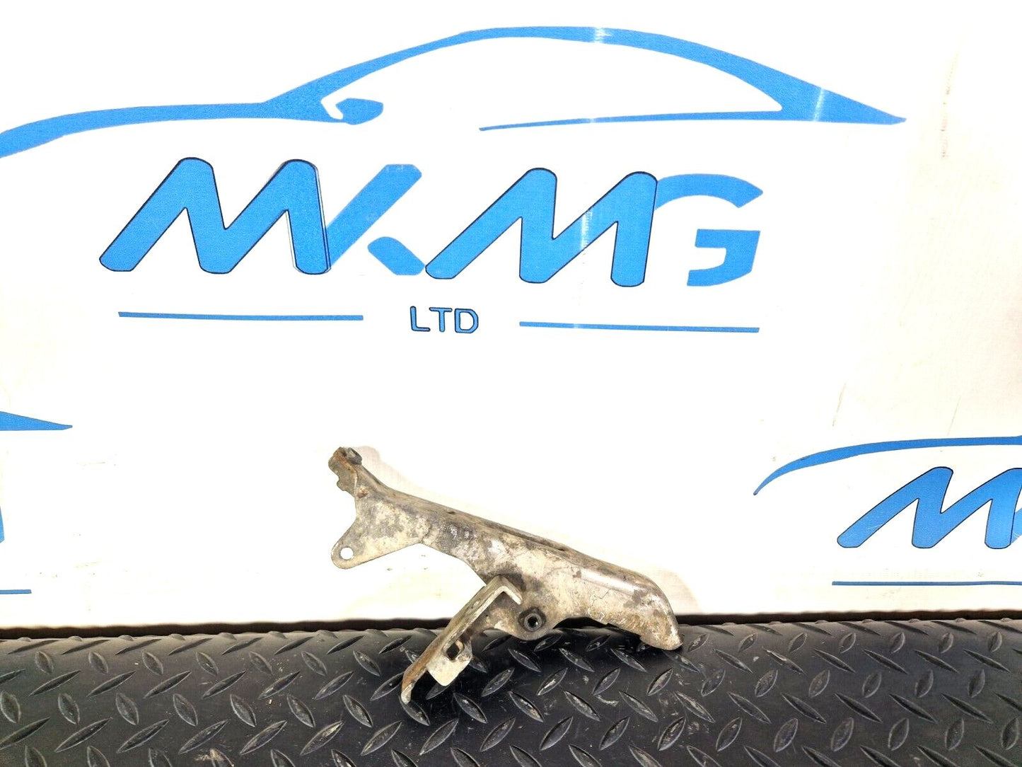 18-ON MERCEDES BENZ SPRINTER W907 OEM SUPPORT BRACKET A6510903000