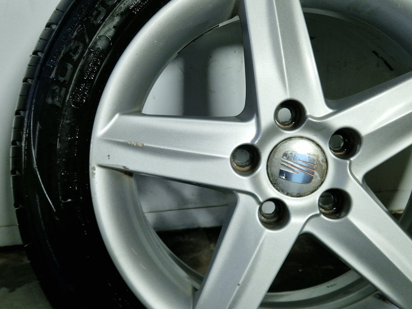 Seat Leon MK2 16" Alloy Wheel with Tyre 205/55/16 ~7mm 5P0601025K