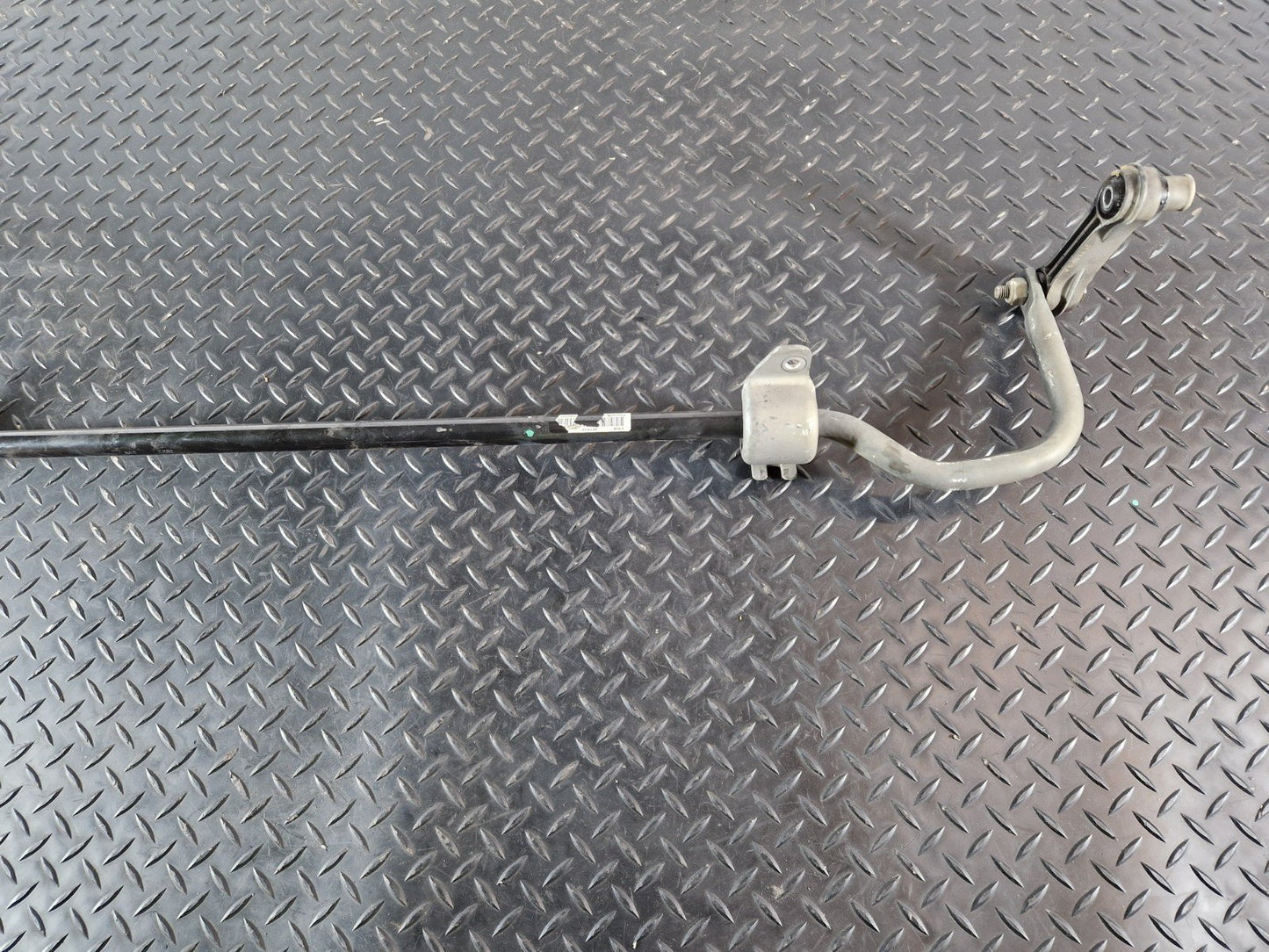 19-ON MERCEDES BENZ B CLASS W247 FRONT ANTI ROLL BAR SWAY BAR A2473200511