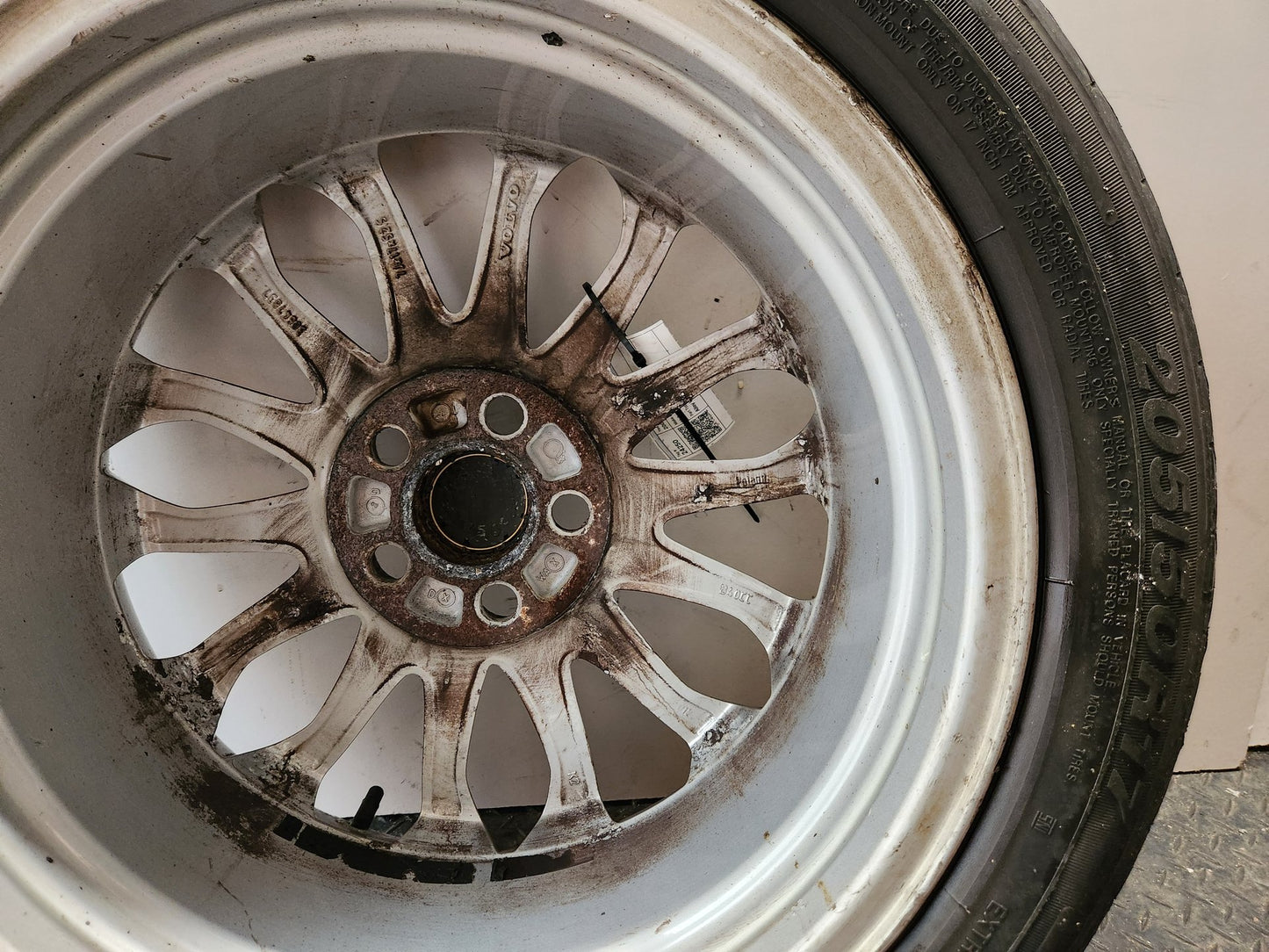 Volvo C30 MK1 (MK) 17" Alloy Wheel with Tyre 205/50/17 ~4mm