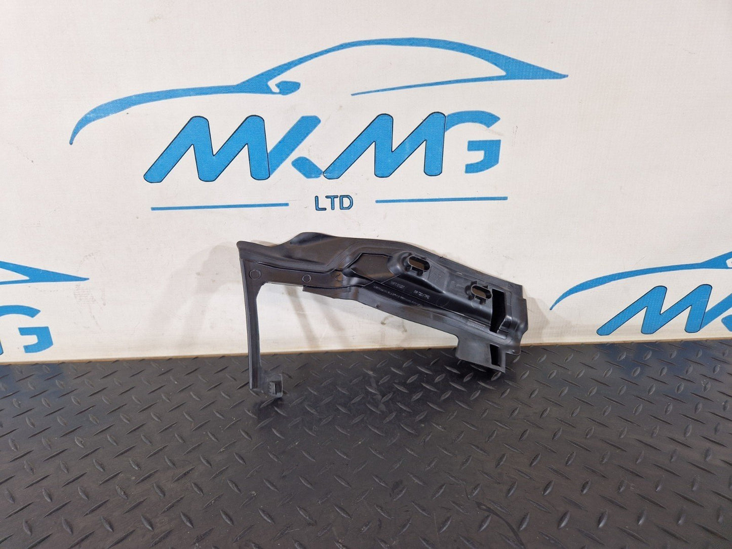 14-23 MERCEDES VITO W447 OEM RIGHT SIDE WATER DEFLECTOR COVER TRIM A4478842674
