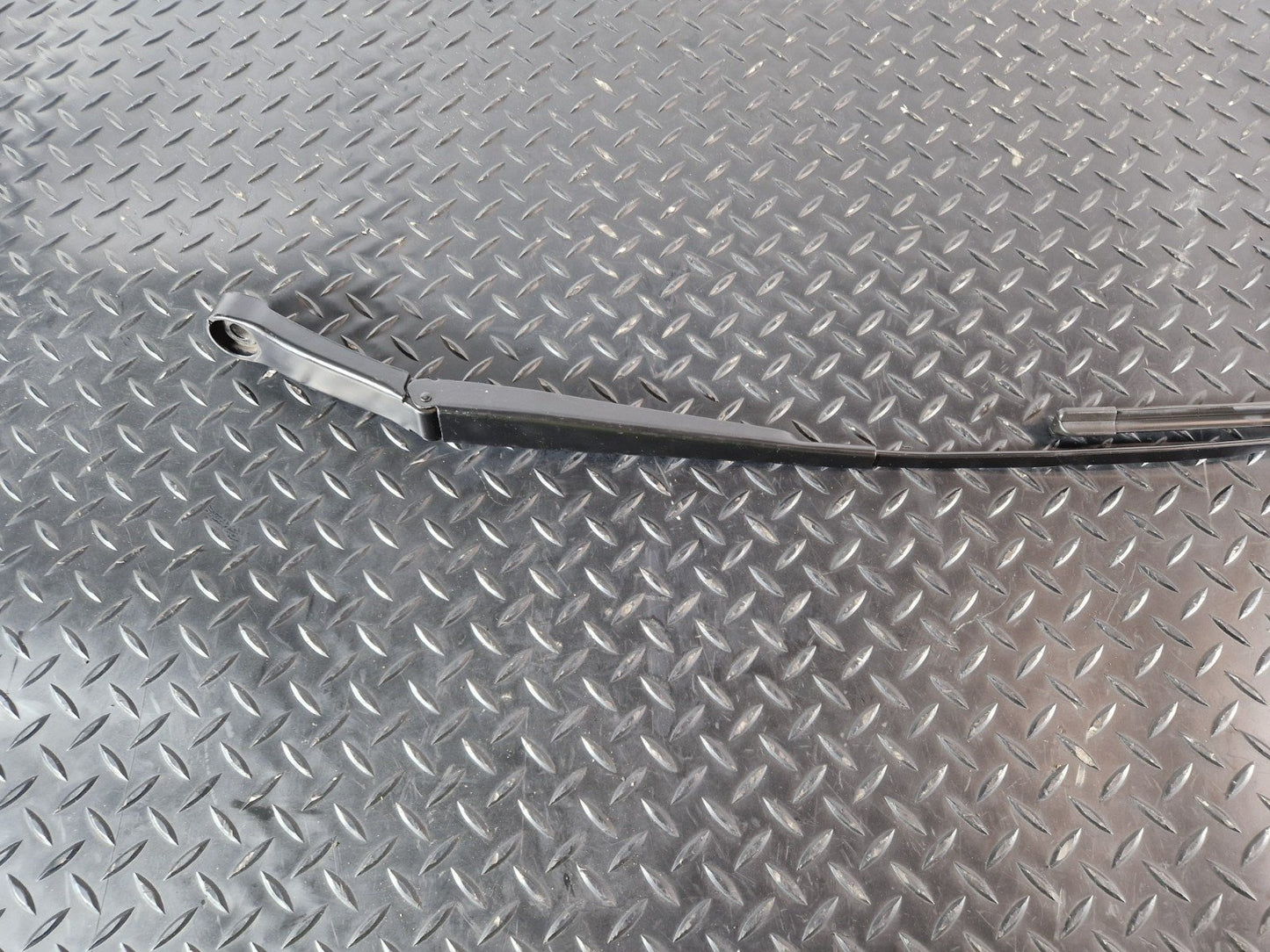 16-20 AUDI Q7 4M GENUINE OEM FRONT LEFT WINDSCREEN WIPER ARM BLACK 4M2955407