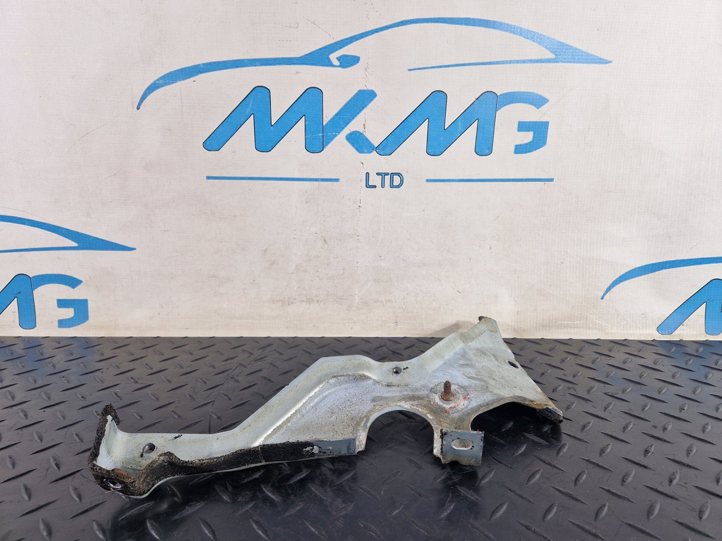 12-18 Land Rover Range Rover Evoque L538 Air Hose Support Bracket GJ3210B832