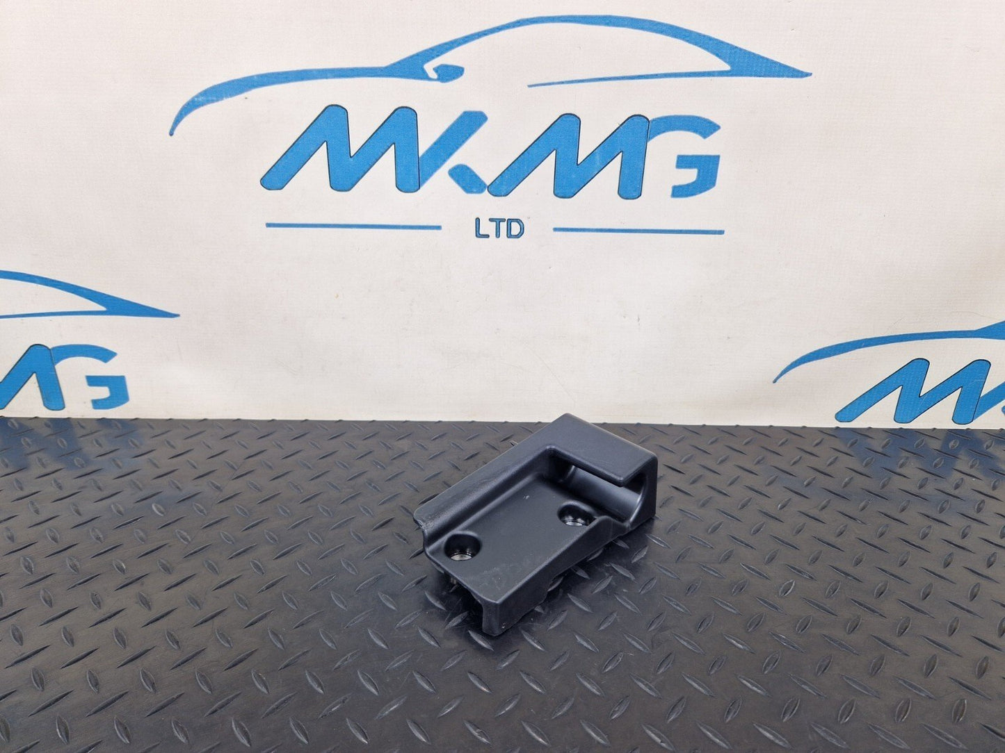 18-ON MERCEDES BENZ A CLASS W177 TRUNK HITCH MOUNTING LEFT SIDE A1776801700