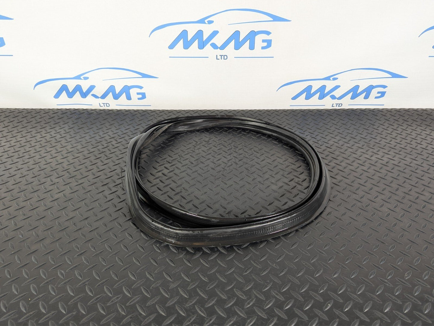 13-19 MERCEDES BENZ CLA C117 REAR TAILGATE TRUNK BOOTLID RUBBER SEAL A1176930200