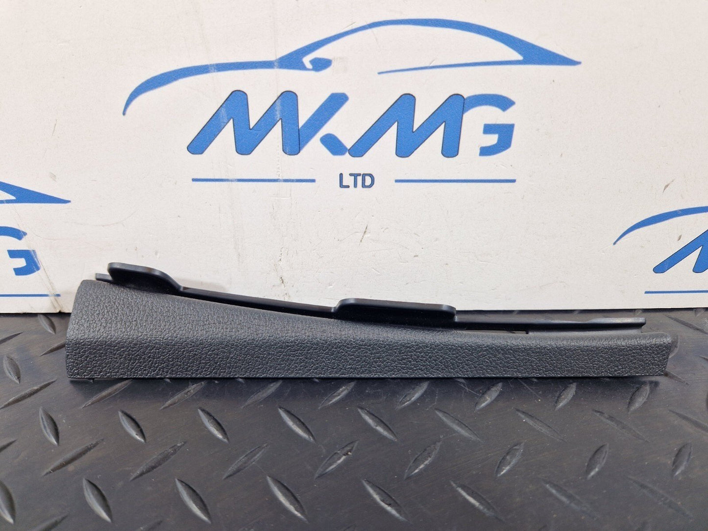 16-19 AUDI A4 B9 GENUINE OEM FRONT RIGHT DRIVER SIDE A PILLAR BRACKET 8W0868204