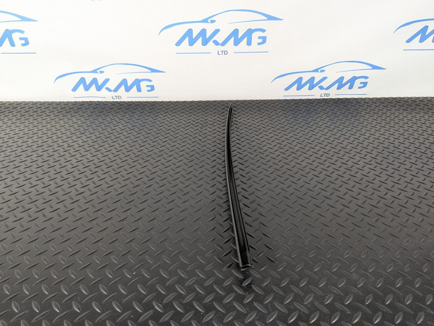 10-17 AUDI A8 4H RIGHT SIDE WINDSCREEN VERTICAL TRIM 4H0854328