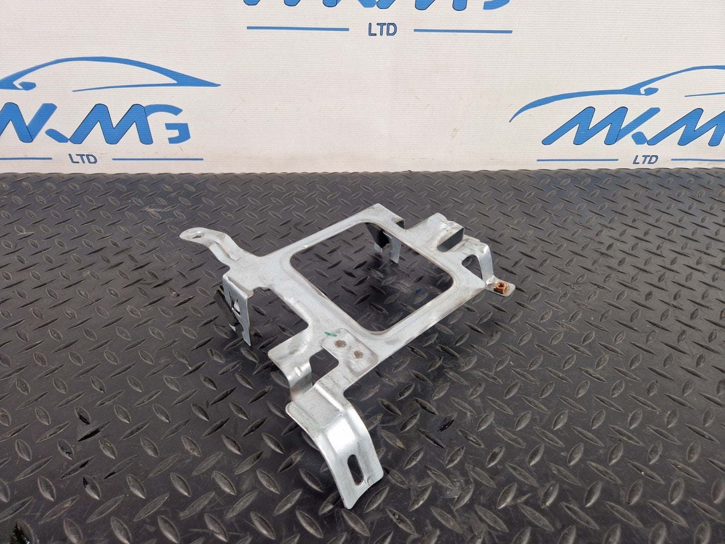 19-ON RANGE ROVER EVOQUE L551 ENTERTAINMENT SYSTEM BRACKET MOUNT M8D2112D34AA