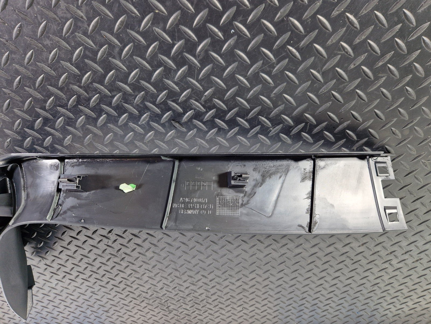 12-18 MERCEDES BENZ B-CLASS W246 REAR TAILGATE WINDSCREEN UPPER TRIM A2467400171